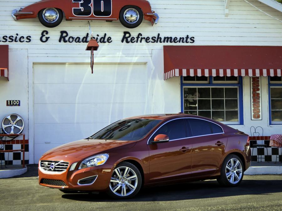  Volvo S60 T6 2010 года  (US) (фото 17 из 24)